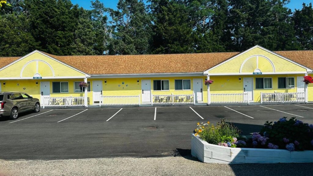 Booking Your Blue Spruce Motel Stay? Easy Peasy