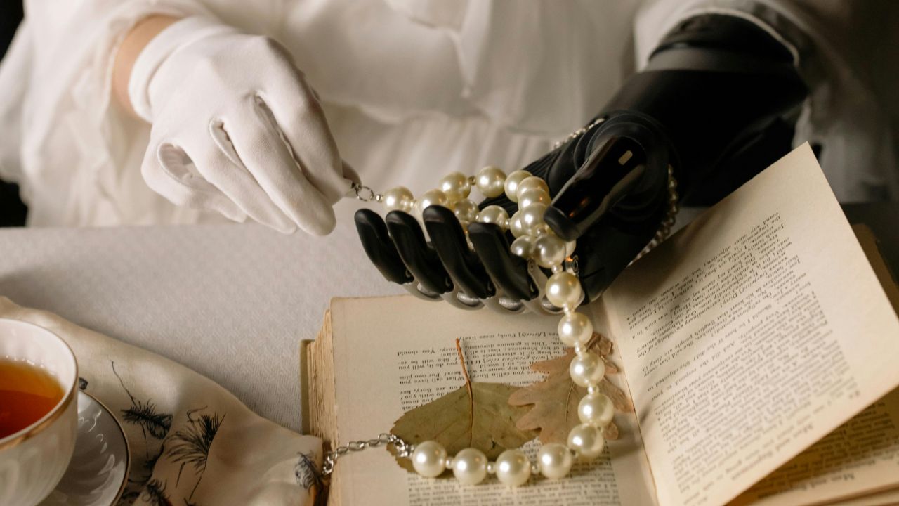 The Book Wallet: Your Secret Stash as a Classic Read