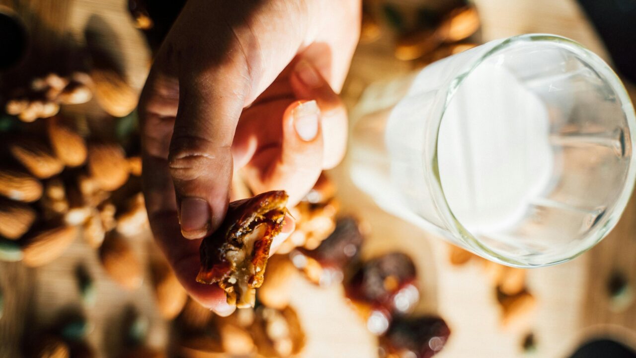 Almond Milk v Coconut Milk: Finding Your Plant Milk Match
