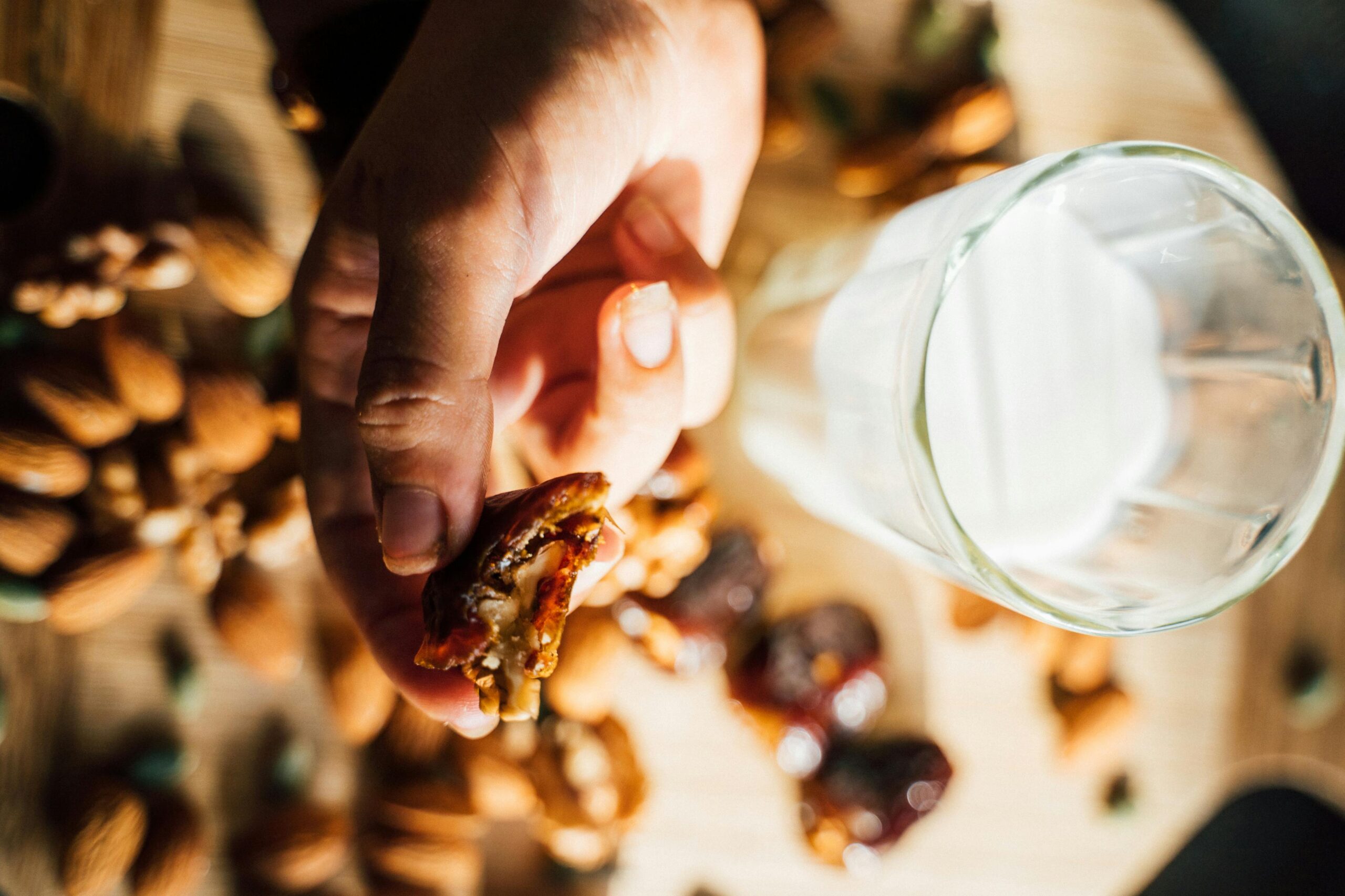 Almond Milk v Coconut Milk: Finding Your Plant Milk Match