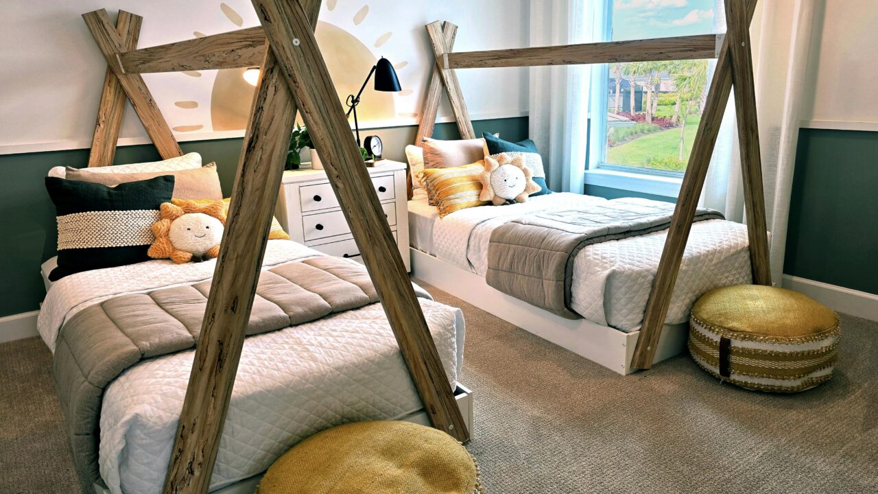 Your Dreamy Metal Canopy Bed: Style, Comfort & Pure Magic